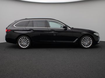 Fahrzeugabbildung BMW 530d xDr Tour AHK  Pano ACC HUD Komfortsitz