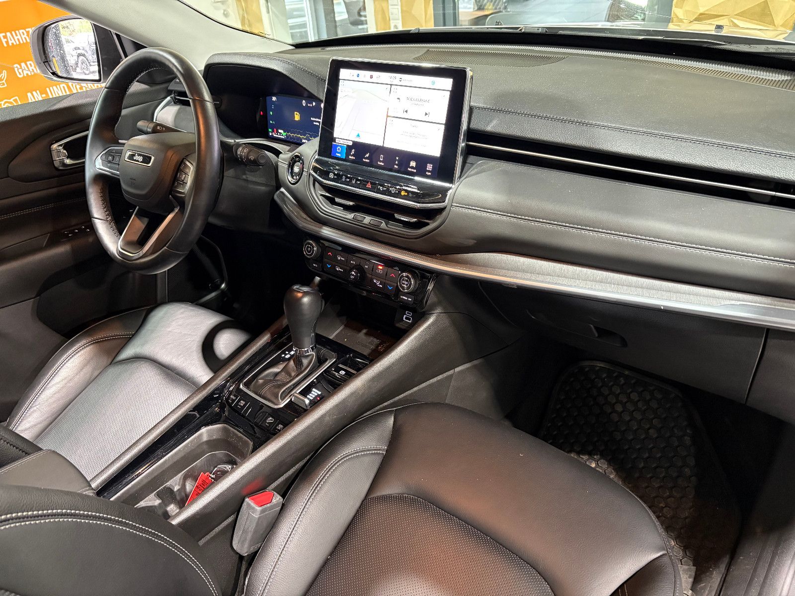 Fahrzeugabbildung Jeep Compass S Plug-In Hybrid 4WD/PANO/360°/ACC/APPLE