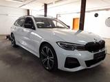 BMW 330 e M Sport Aut. Panorama/HuD/Laser - mit Hybrid-Antrieb: Alcantara, Head-Up Display