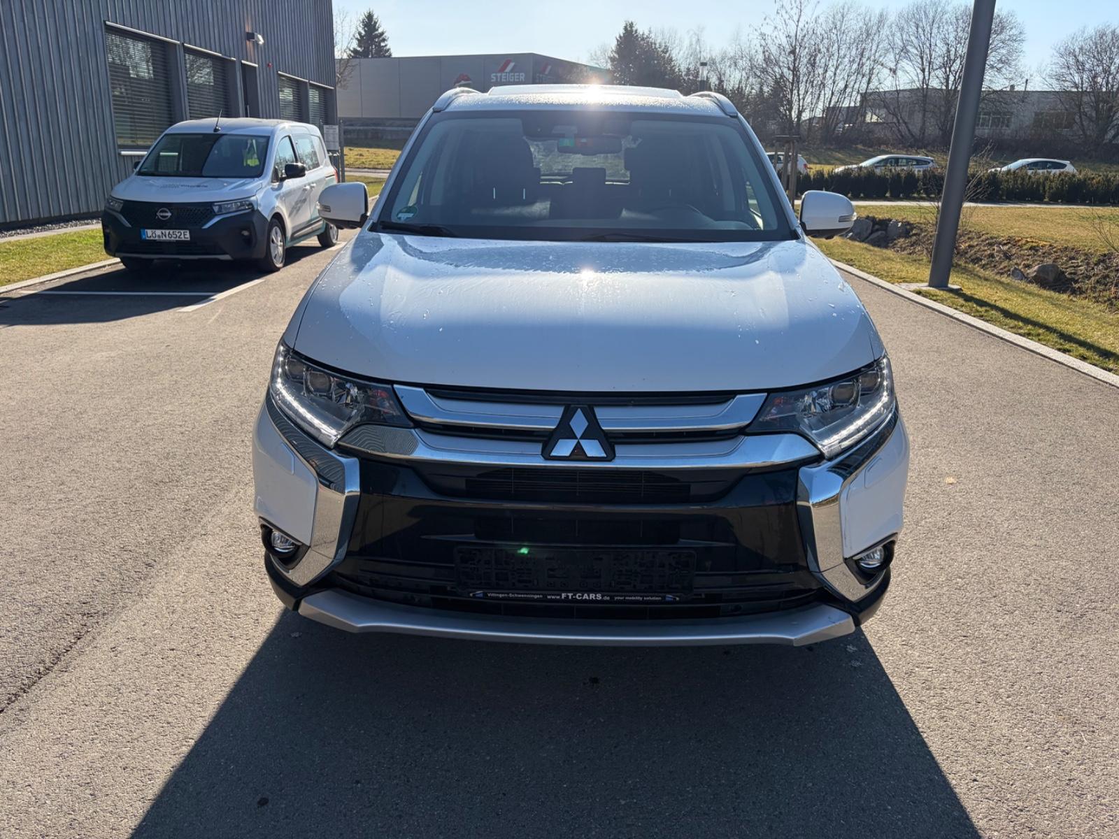 Mitsubishi Outlander Edition+ 4WD*Automatik*Navi*7-Sitzer!