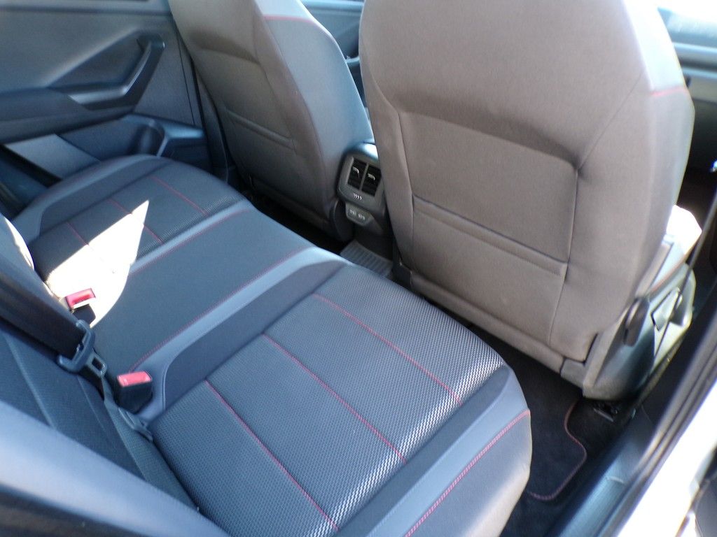 Fahrzeugabbildung Volkswagen T-Roc Sport 1.5 l TSI Sport Ganzjahresreifen / N