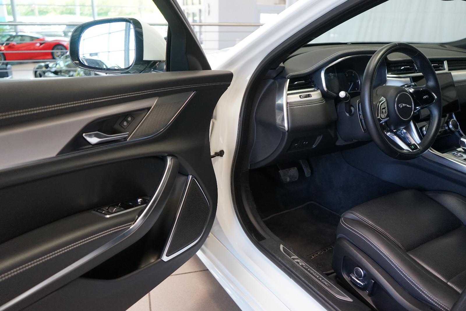Jaguar XF Sportbrake D200 R-Dynamic Kamera+SHZ+Leder