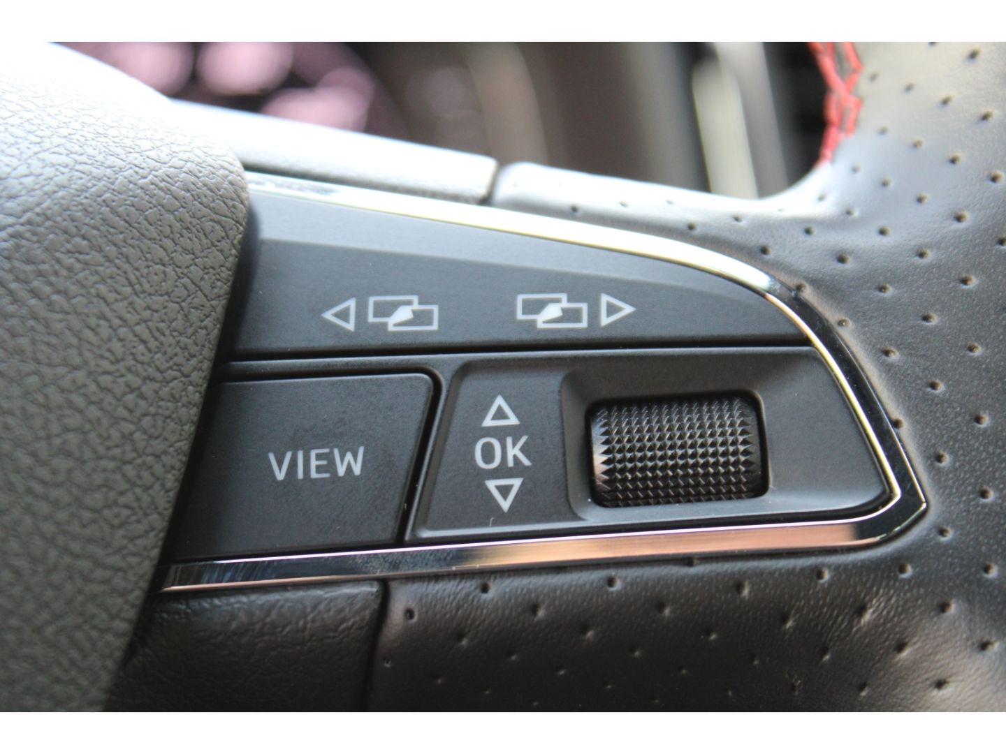 Fahrzeugabbildung SEAT Ateca 4Drive FR ACC LED Pano RFK Full Link AHK W
