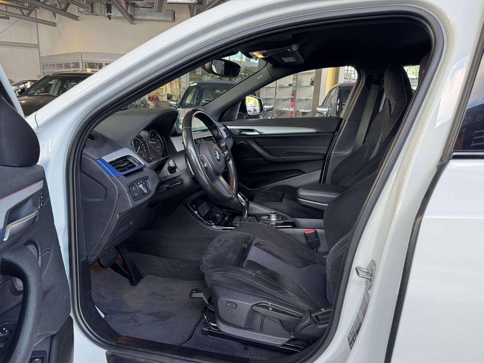 Fahrzeugabbildung BMW X2 xDrive M35 i  LED NAVI HEAD-UP