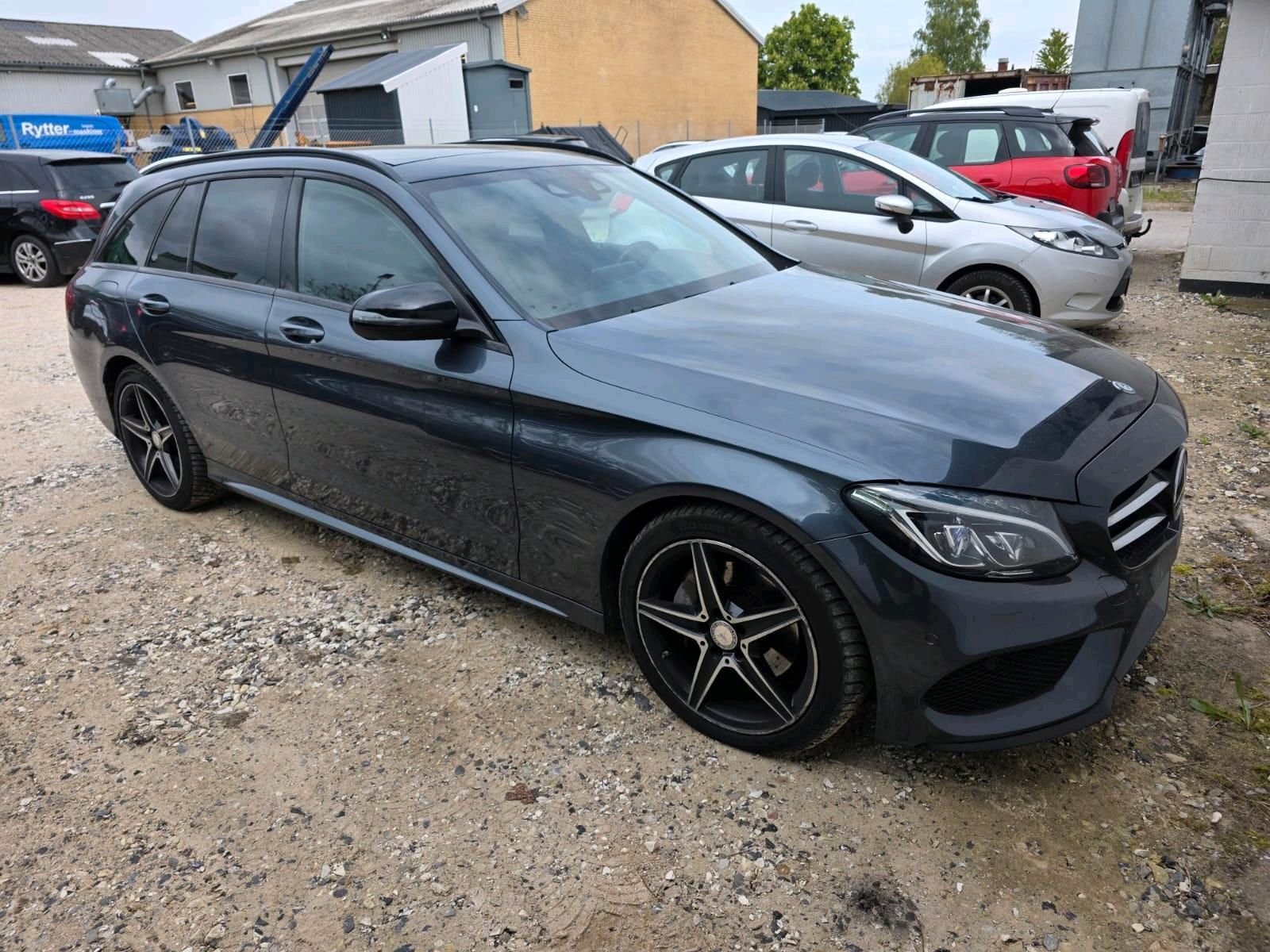 MERCEDES-BENZ C 220