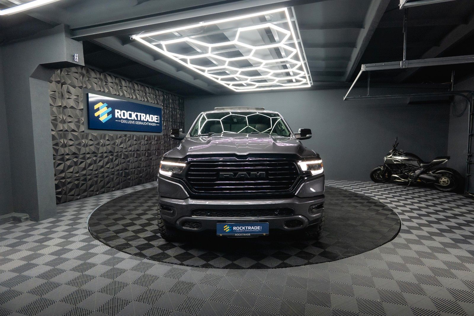 Fahrzeugabbildung Dodge RAM 5.7 V8 HEMI 4x4 Limited Longbed Airmatic 19%