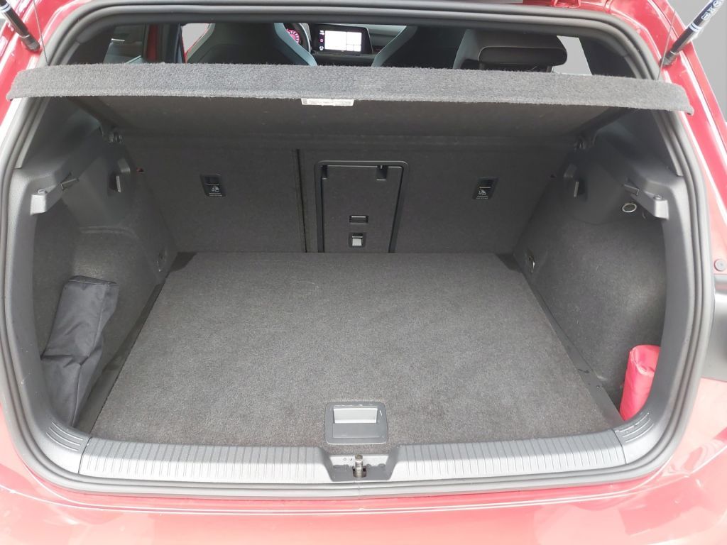 Fahrzeugabbildung Volkswagen Golf 1.5 TSI R-Line