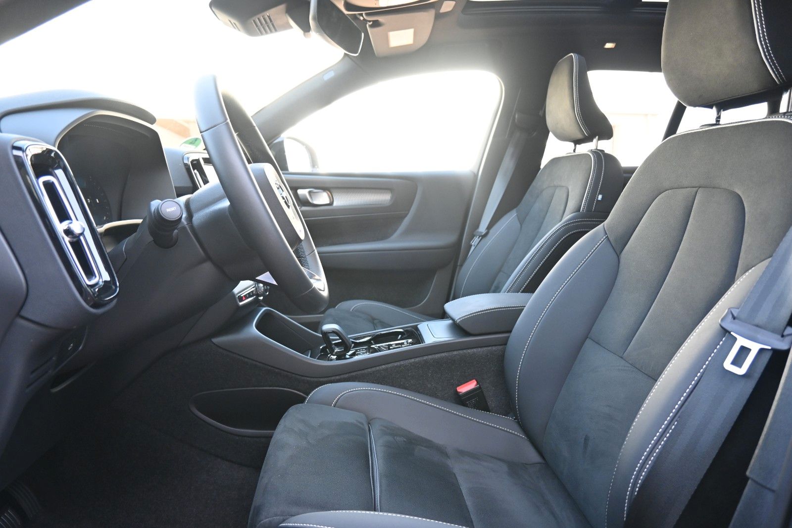 Fahrzeugabbildung Volvo XC40 B3 Plus Dark*LED*PANO*360*H&K*BLIS