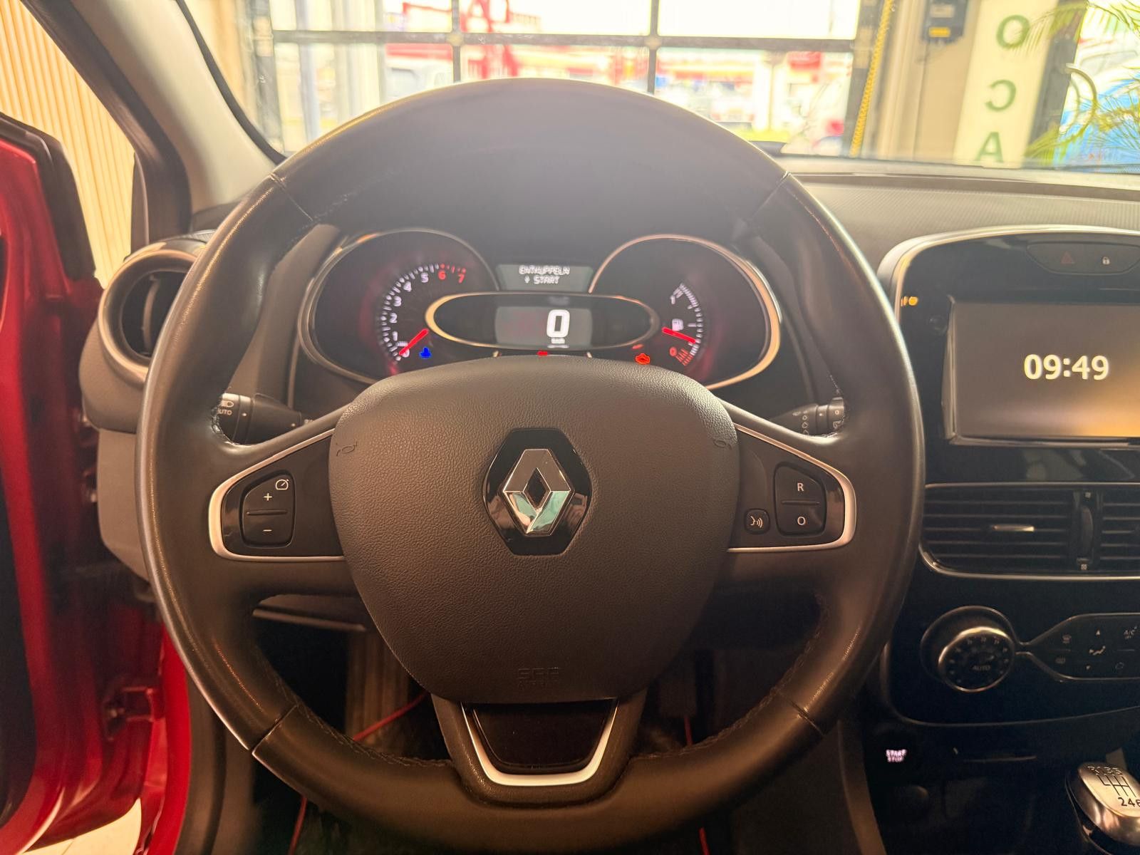 Fahrzeugabbildung Renault Clio IV Limited / KLIMA/ KEYLESS/TÜV SERVICE NEU