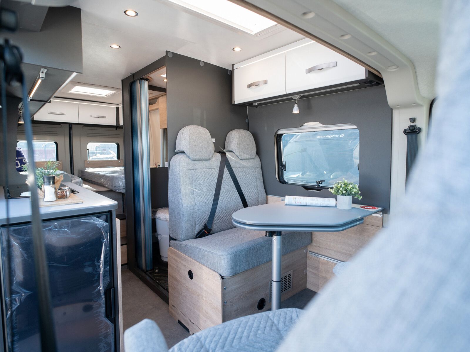 Fahrzeugabbildung Dethleffs Globetrail 640 ES Fiat Heckauszug/Rahmenfenster
