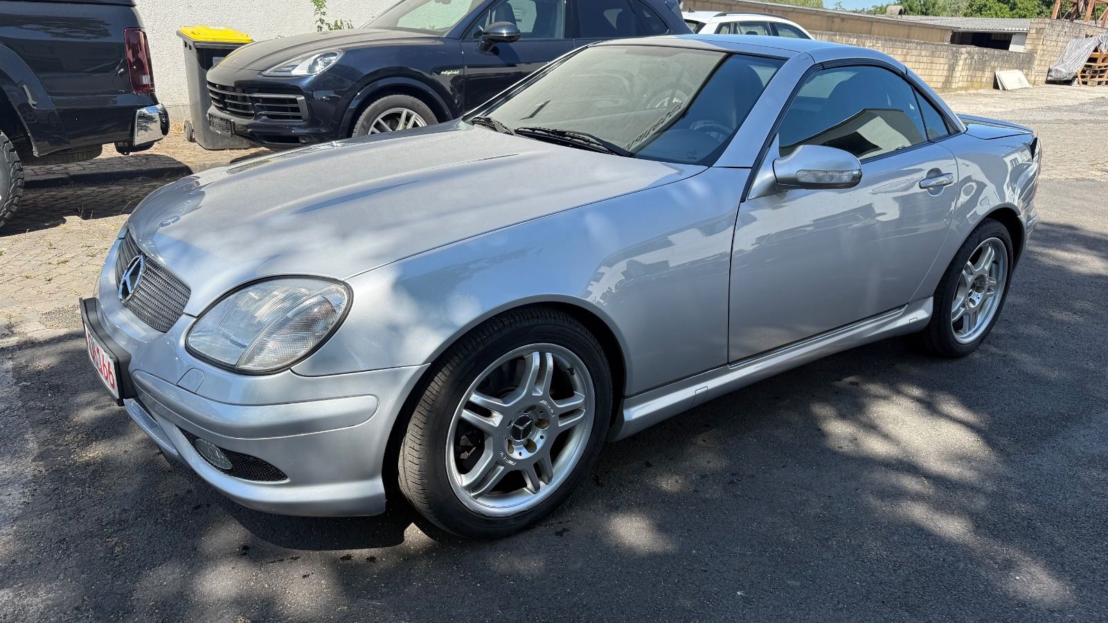 Fahrzeugabbildung Mercedes-Benz SLK 32 AMG Xenon Designo
