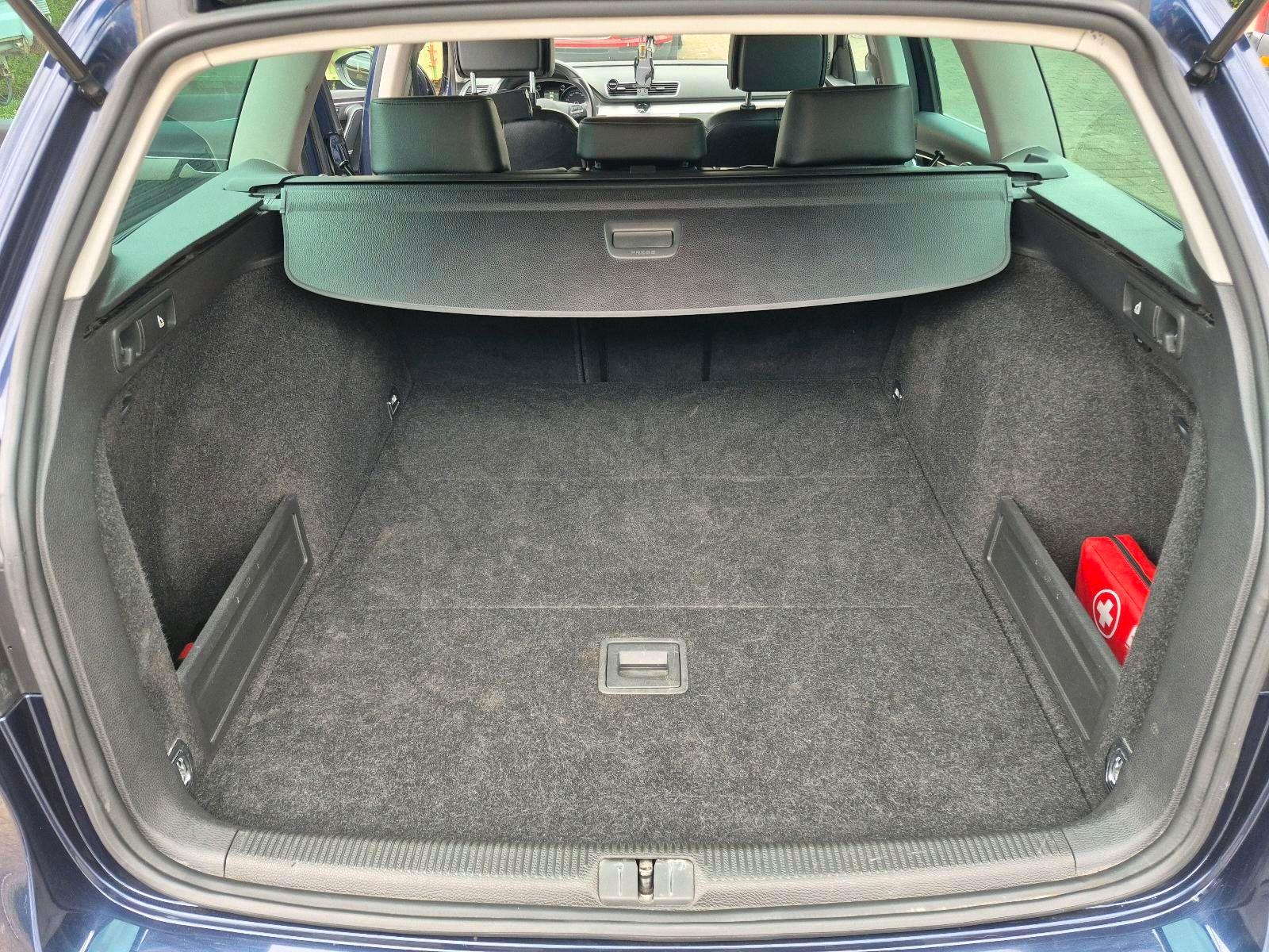 Volkswagen Passat 2012 — photo 11
