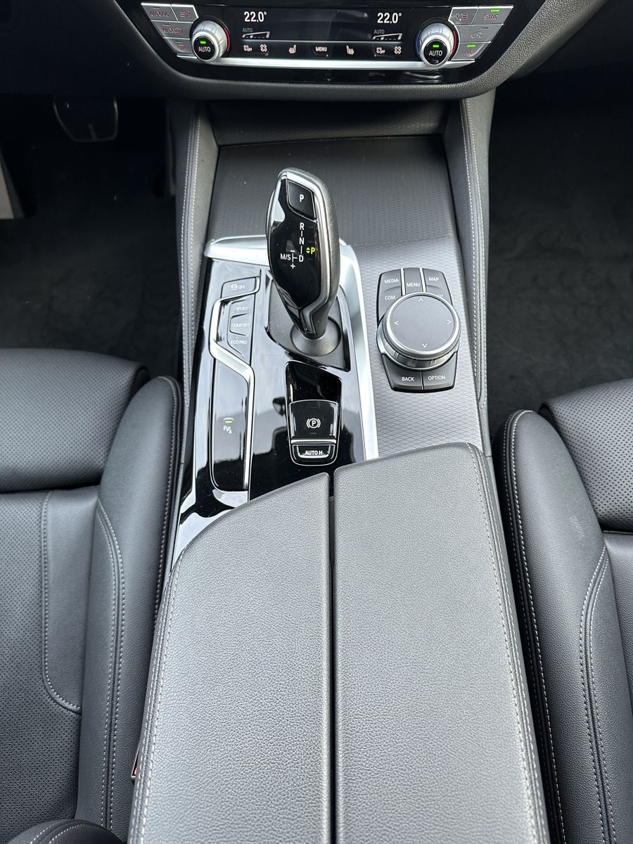 Fahrzeugabbildung BMW 520d xDrive M Sport NAV+LASER+HEADUP+KAM+19ZO+PP