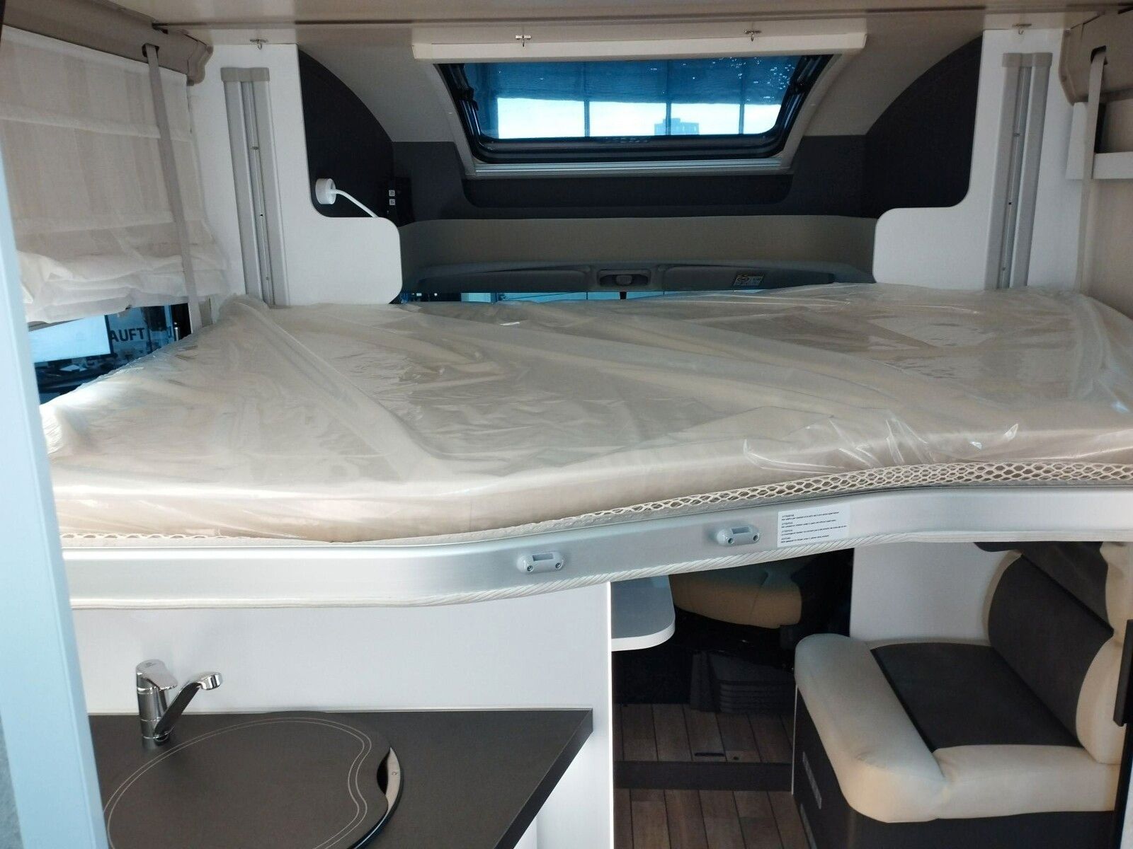 Fahrzeugabbildung Forster T F745 EB LTE,Solar,Markise,Lithium,Hubbett