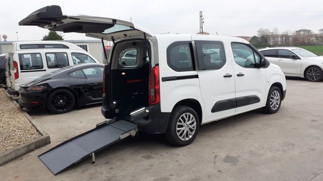 Citroën Citroen Berlingo trasporto disabili pedana €6