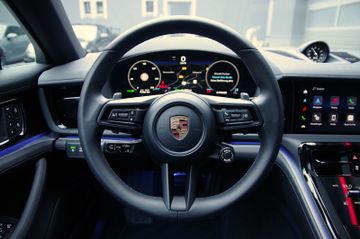 Porsche Panamera 4 E-Hybrid*21"SportDesign,ACC,BOSE,PANO