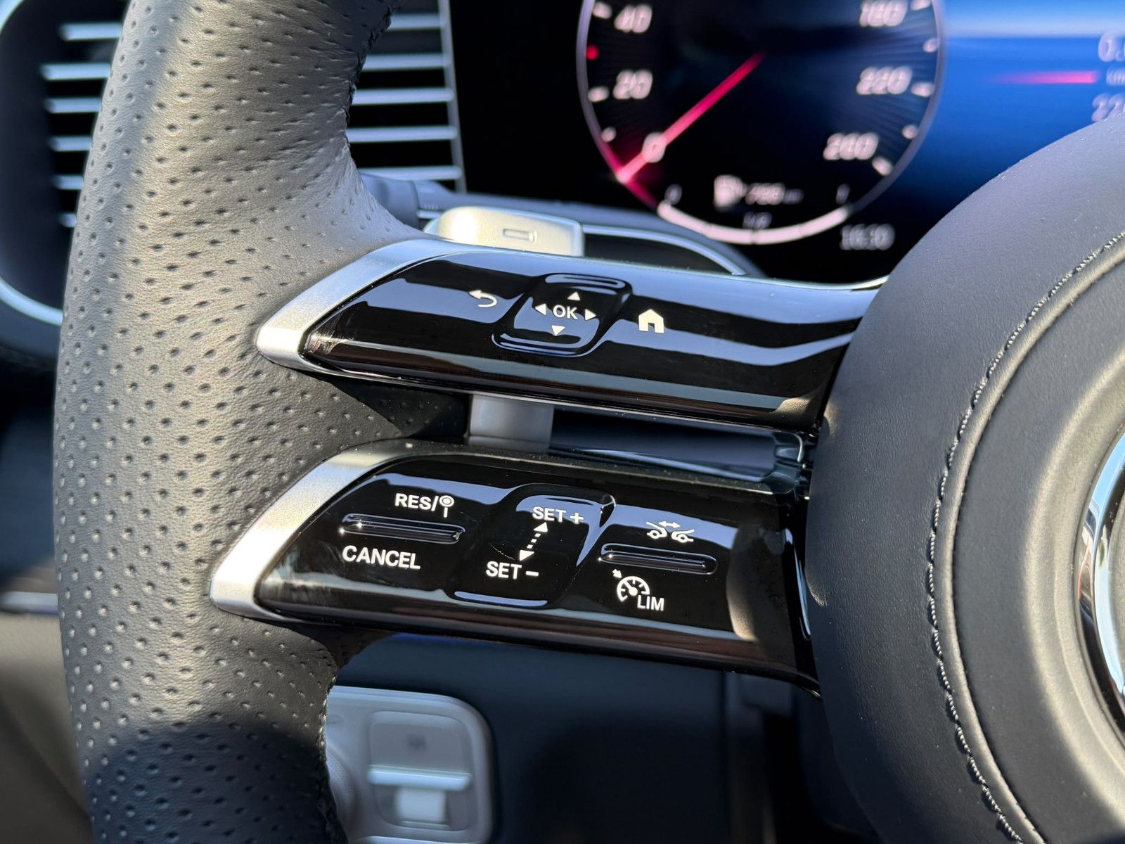 Fahrzeugabbildung Mercedes-Benz GLS 450d 4M AMG 7-Stz. AIRMATIC ACC LED 360° AHK