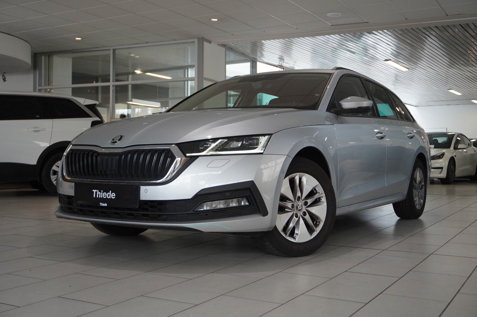 Fahrzeugabbildung SKODA Octavia Combi 2.0 TDI AMBITION NAVI/LED/KAMERA