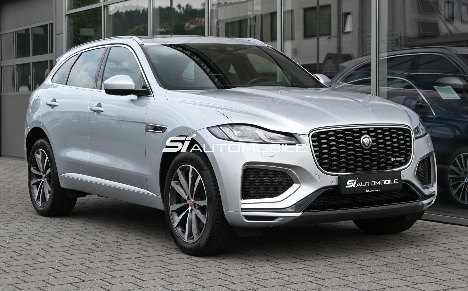 Fahrzeugabbildung Jaguar F-Pace D300 R-DYNAMIC SE AWD °ACC°AHK°HUD°PANO°