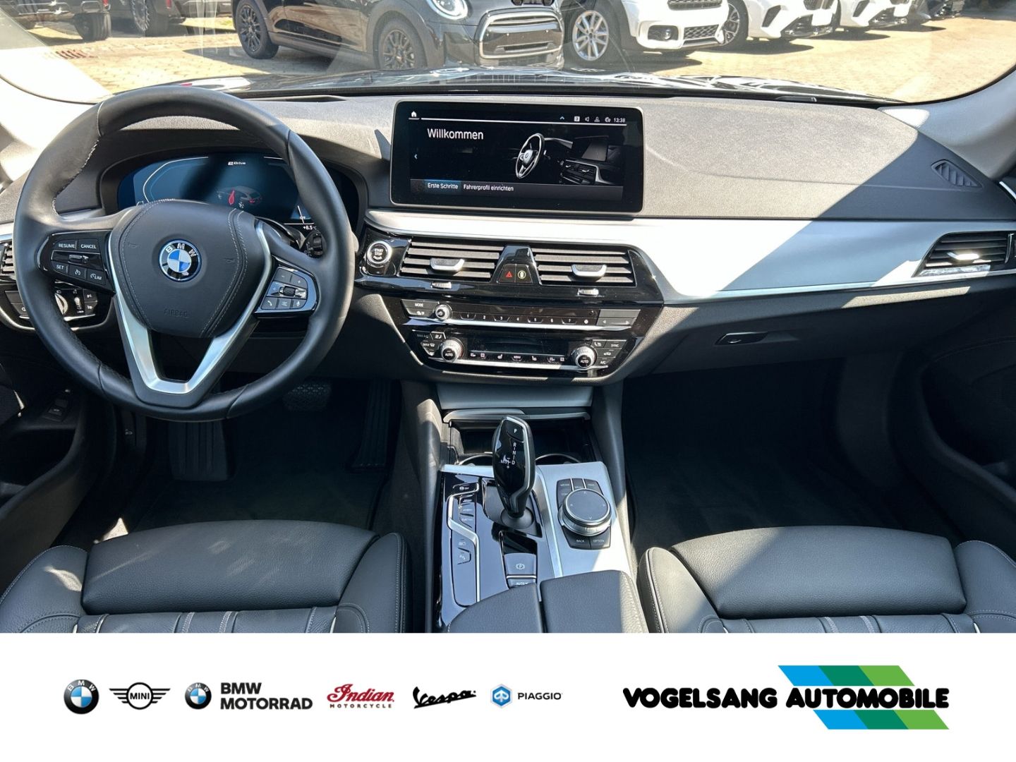 Fahrzeugabbildung BMW 530 e Touring Panorma Komfortsitze Head-Up WLAN