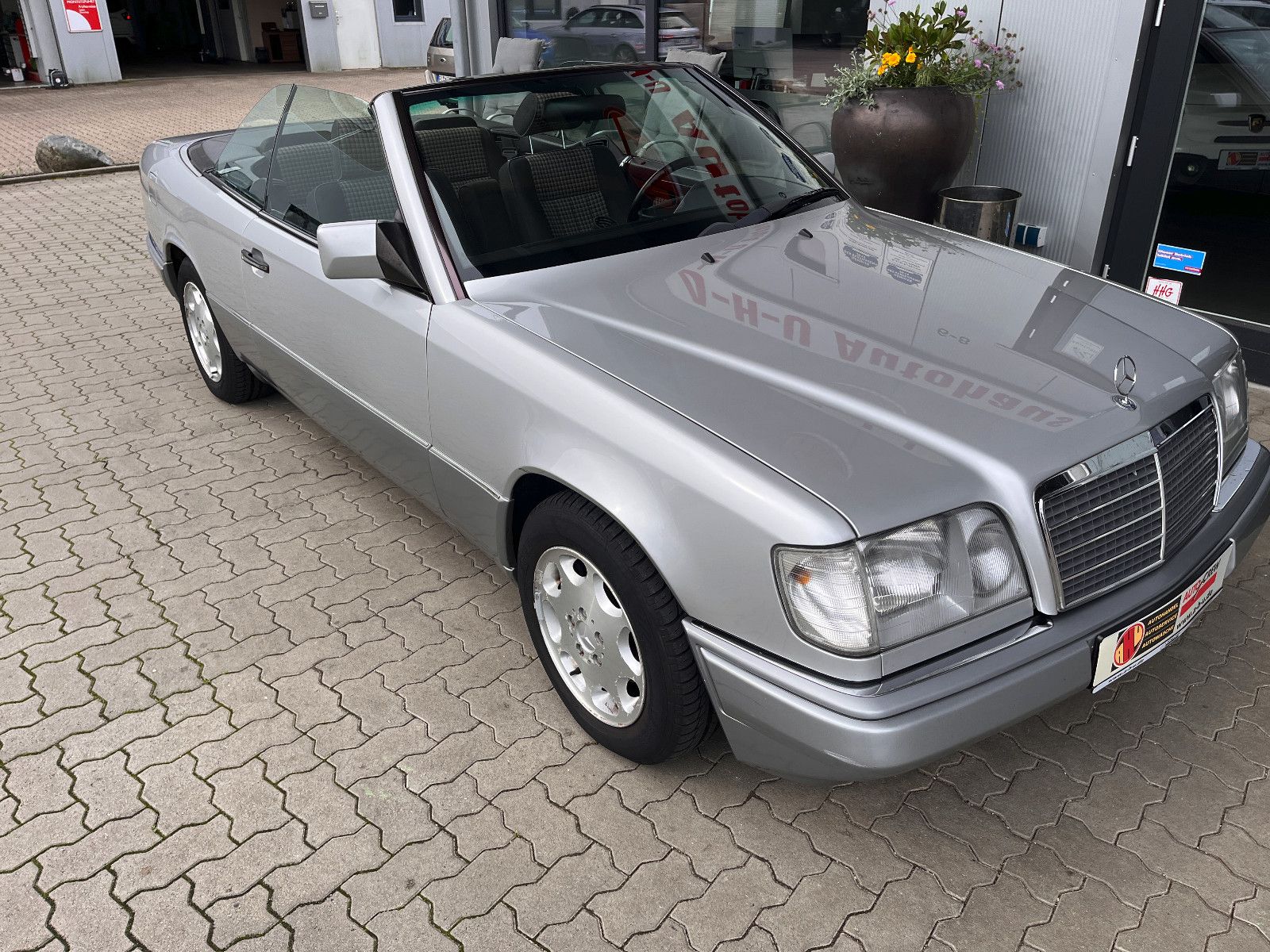 Fahrzeugabbildung Mercedes-Benz E 230