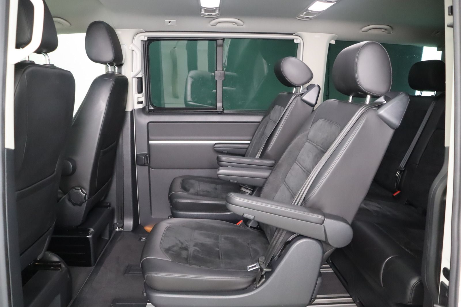 Fahrzeugabbildung Volkswagen T6 2.0 TDI Multivan Highl. * ACC 2xSchiebet LED