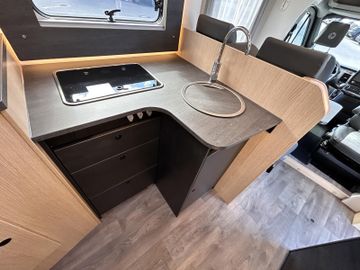 Sunlight Adventure T Ford 670S Combi 6E Hubbett Autom.