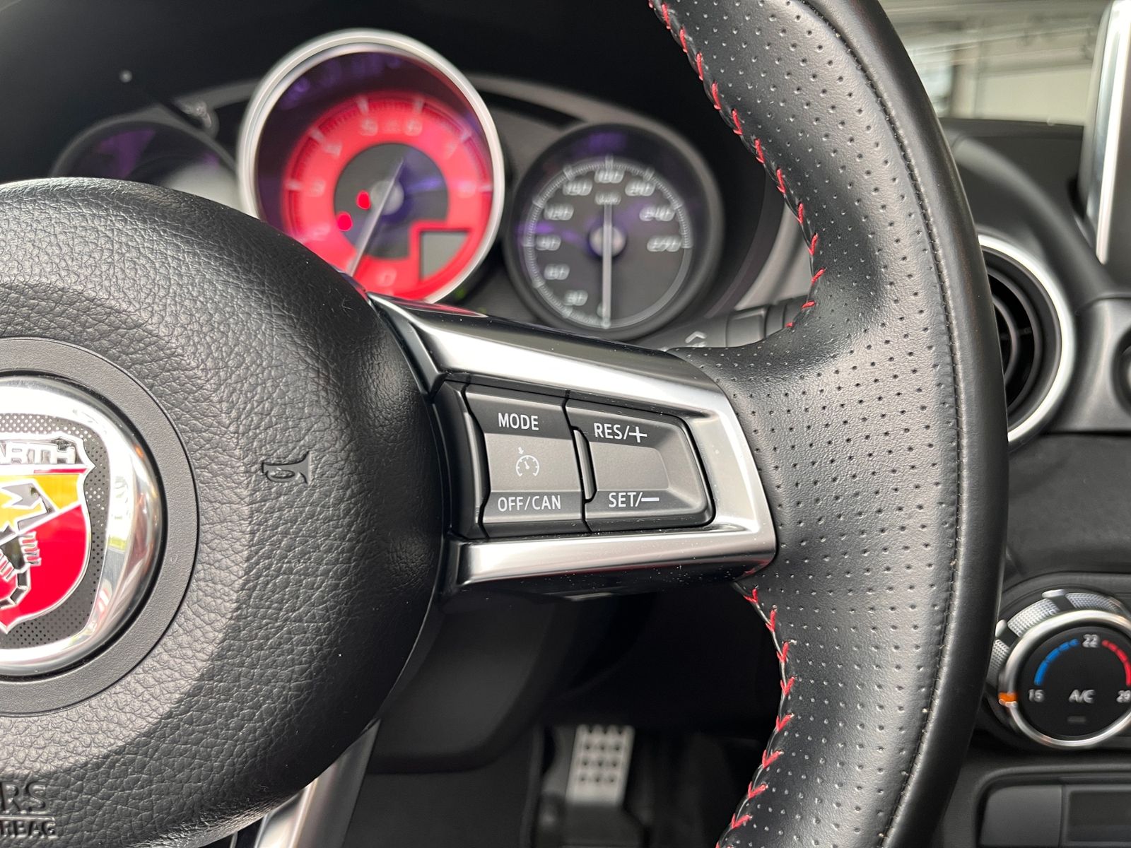 Fahrzeugabbildung Abarth 124 Spider Turismo LED DAB LEDER NAV SHZ