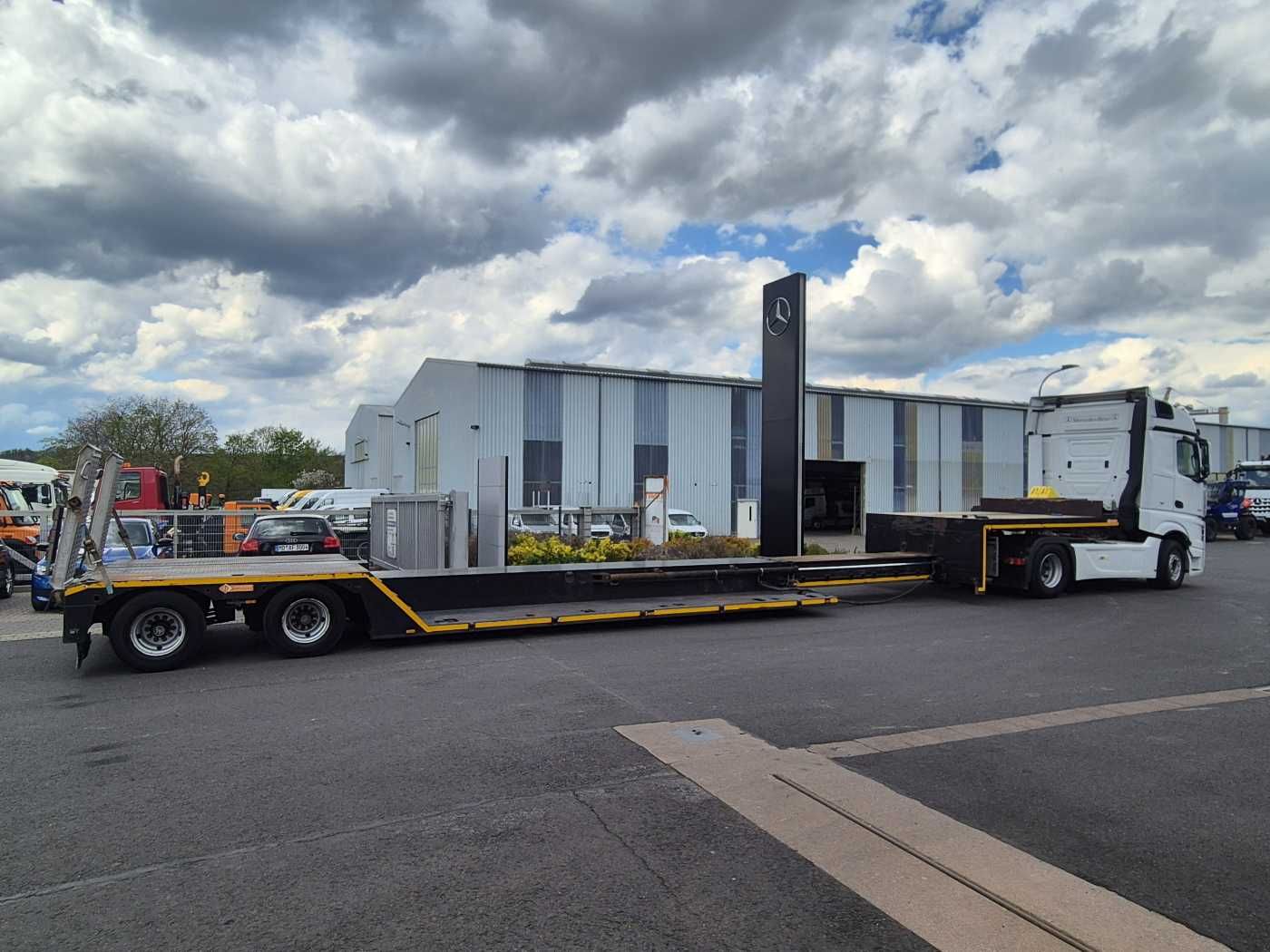 Fahrzeugabbildung LinTrailers S2A 14 LSDN Teleskopierbar BPW-Achsen 57.000km