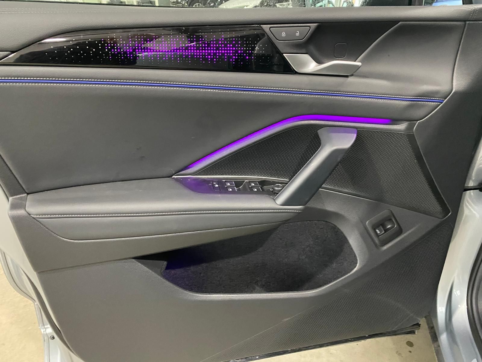 Fahrzeugabbildung Volkswagen Tiguan 2.0 TDI 4M R-Line/Leder/Pano/Matrix/AHK/