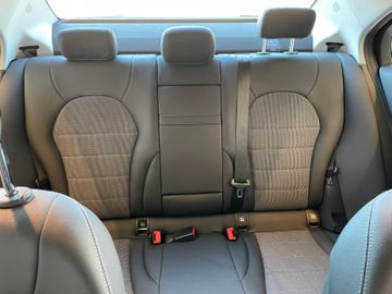 Fahrzeugabbildung Mercedes-Benz C 220 d / Avantgarde / 4Matic /Sport Fahrwerk