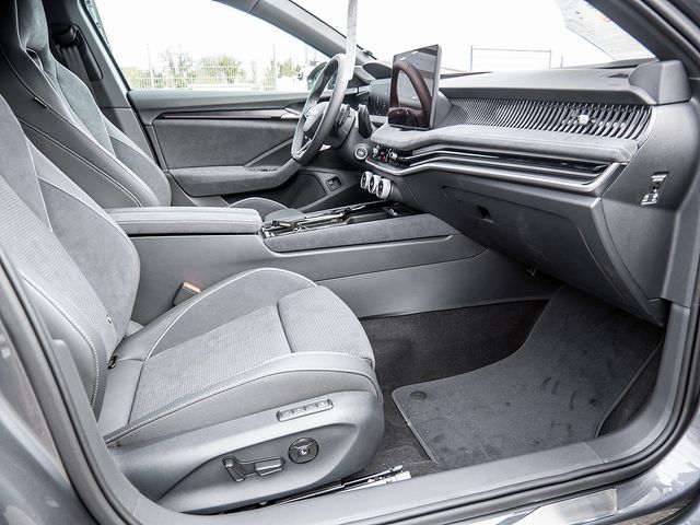 Foto Nummer 2: SKODA Superb