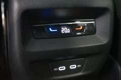 VW Tiguan 1.5 eTSI R-Line | Pano | AHK | 20" VW Tiguan 1.5 eTSI R-Line | Pano | AHK | 20"