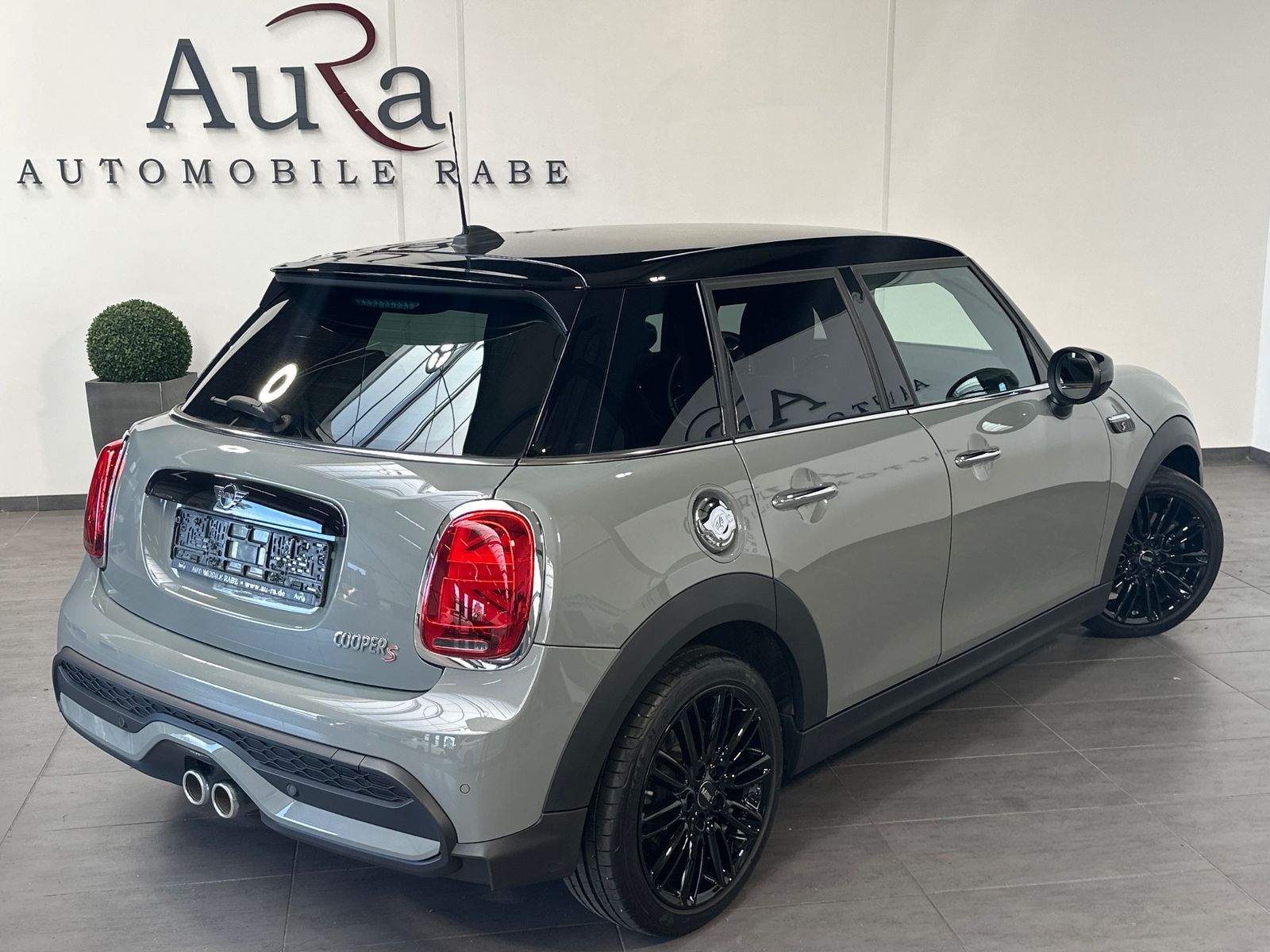 Fahrzeugabbildung MINI Cooper S Aut. Classic Trim NAV+LED+KEYLESS