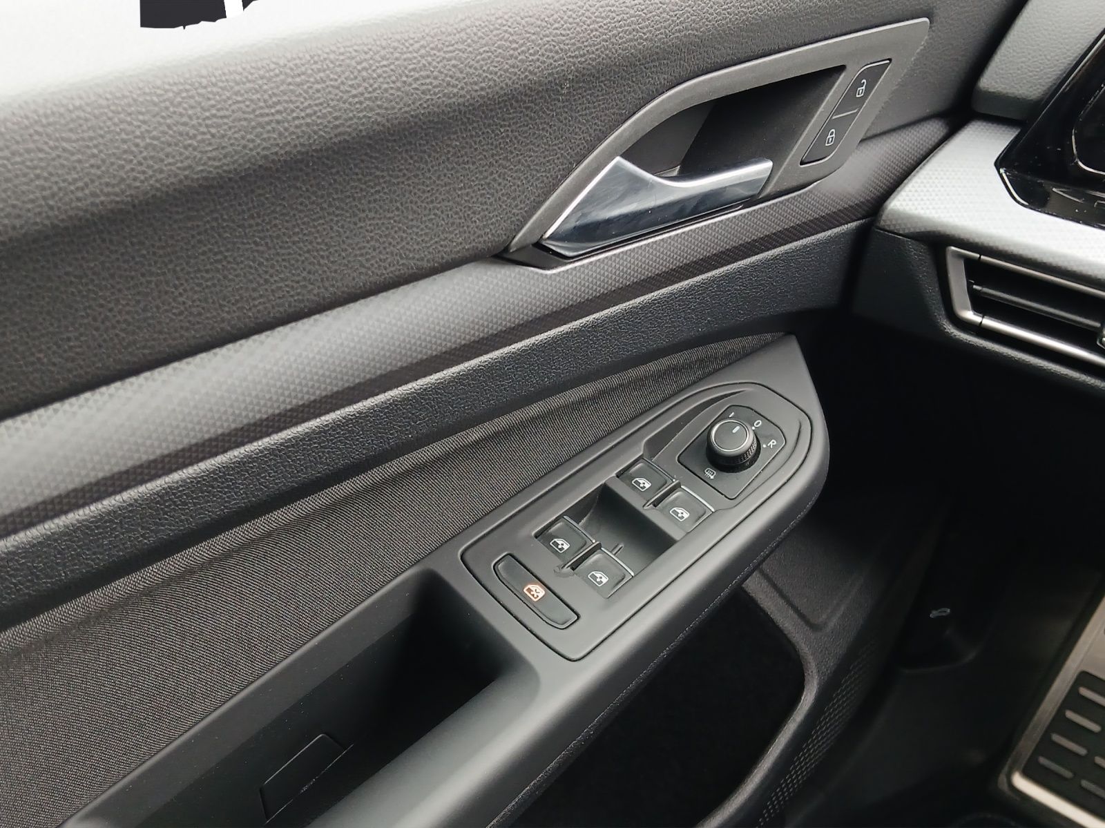 Fahrzeugabbildung Volkswagen Golf VIII TSI Active Standhzg. LEDplus Navi AID