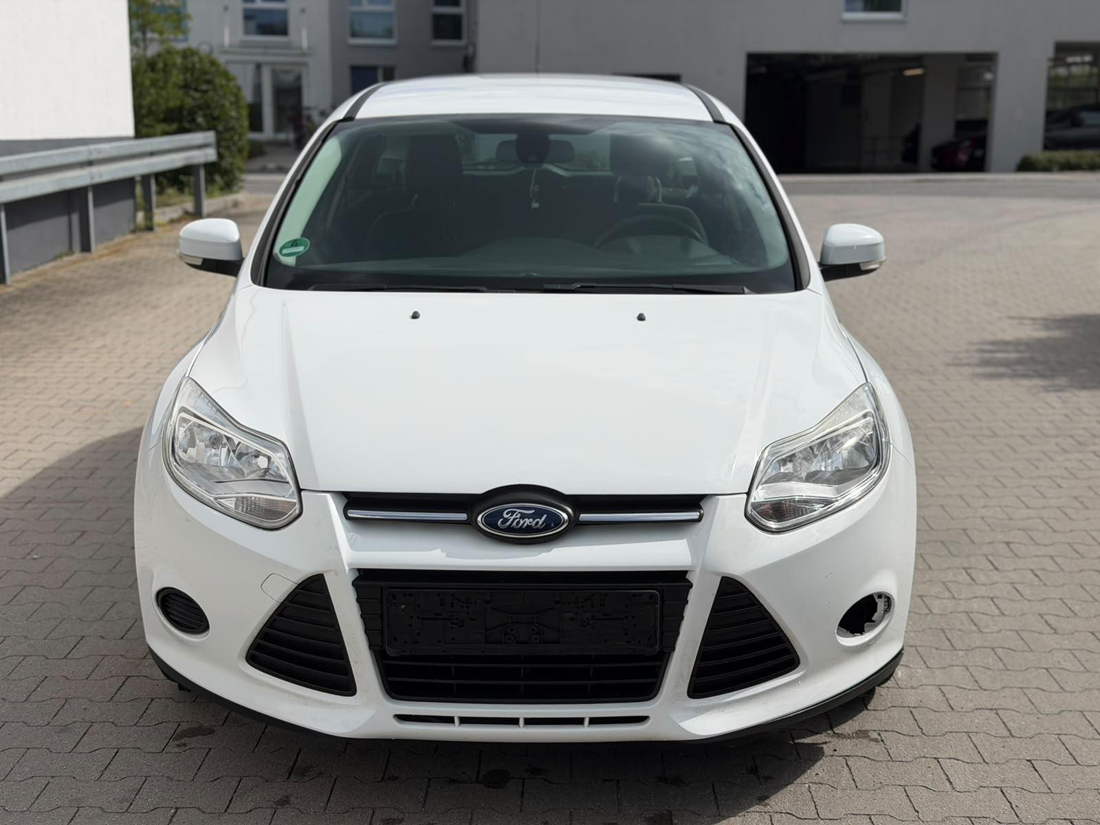 Ford Focus 2013 — rear view