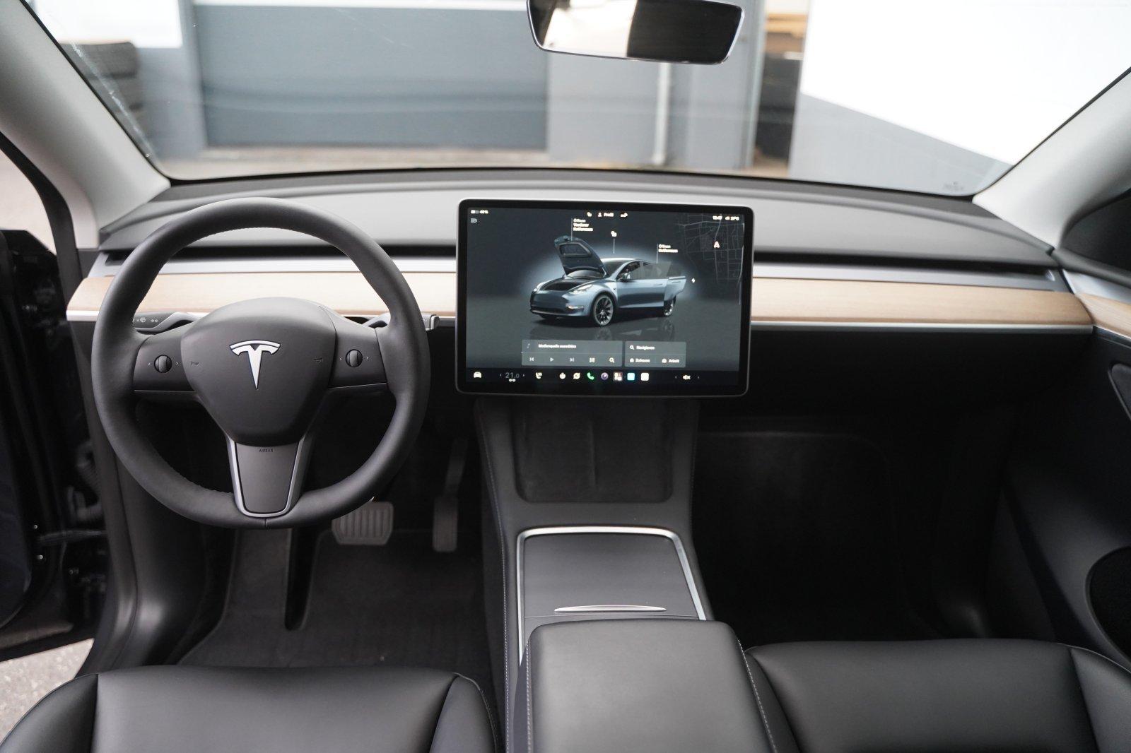 Tesla Model Y Long Range AWD *20-Zoll*