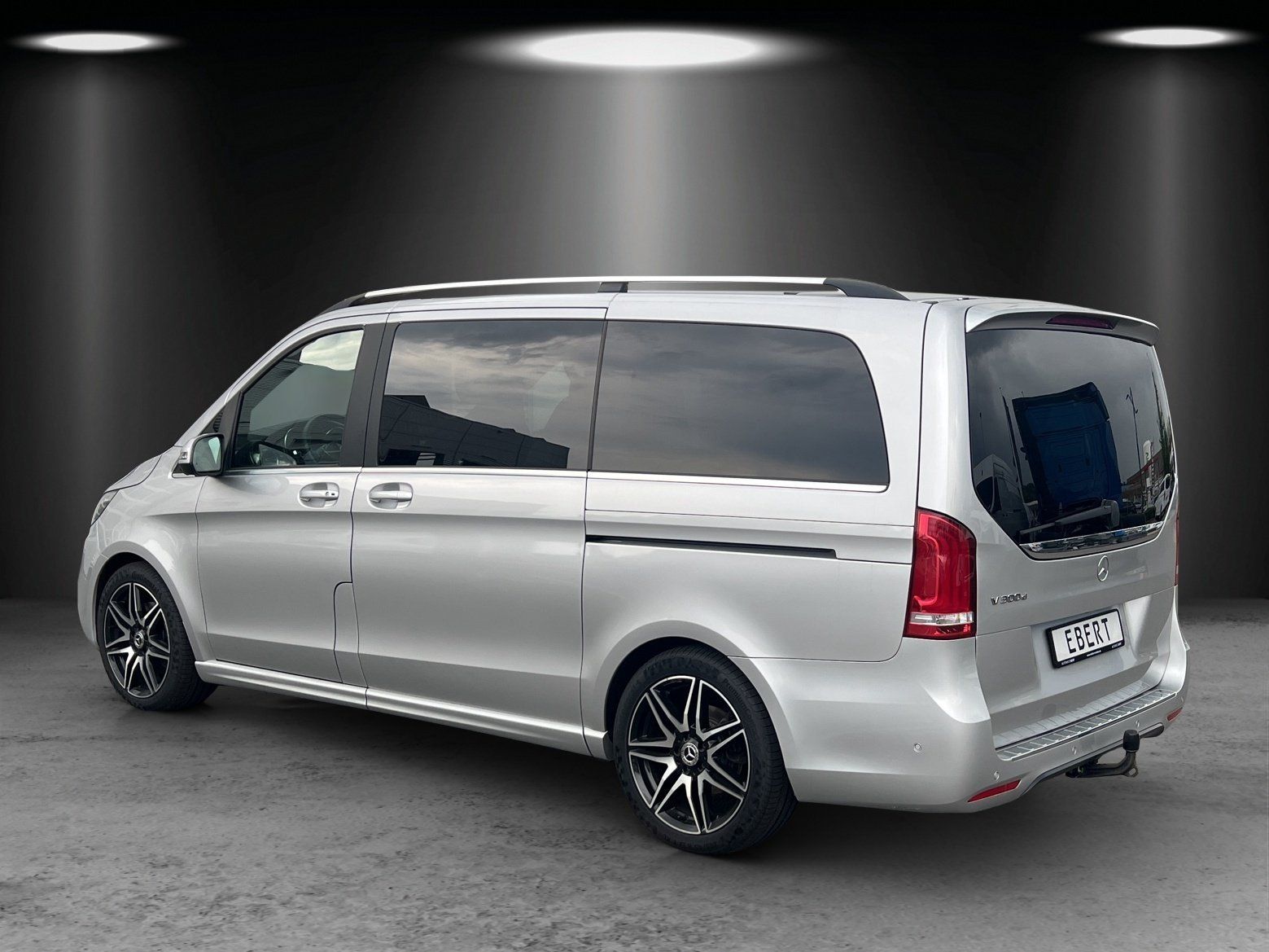 Fahrzeugabbildung Mercedes-Benz V300d L EXCLUSIVE Edition AMG Standhz AHK DISTRO