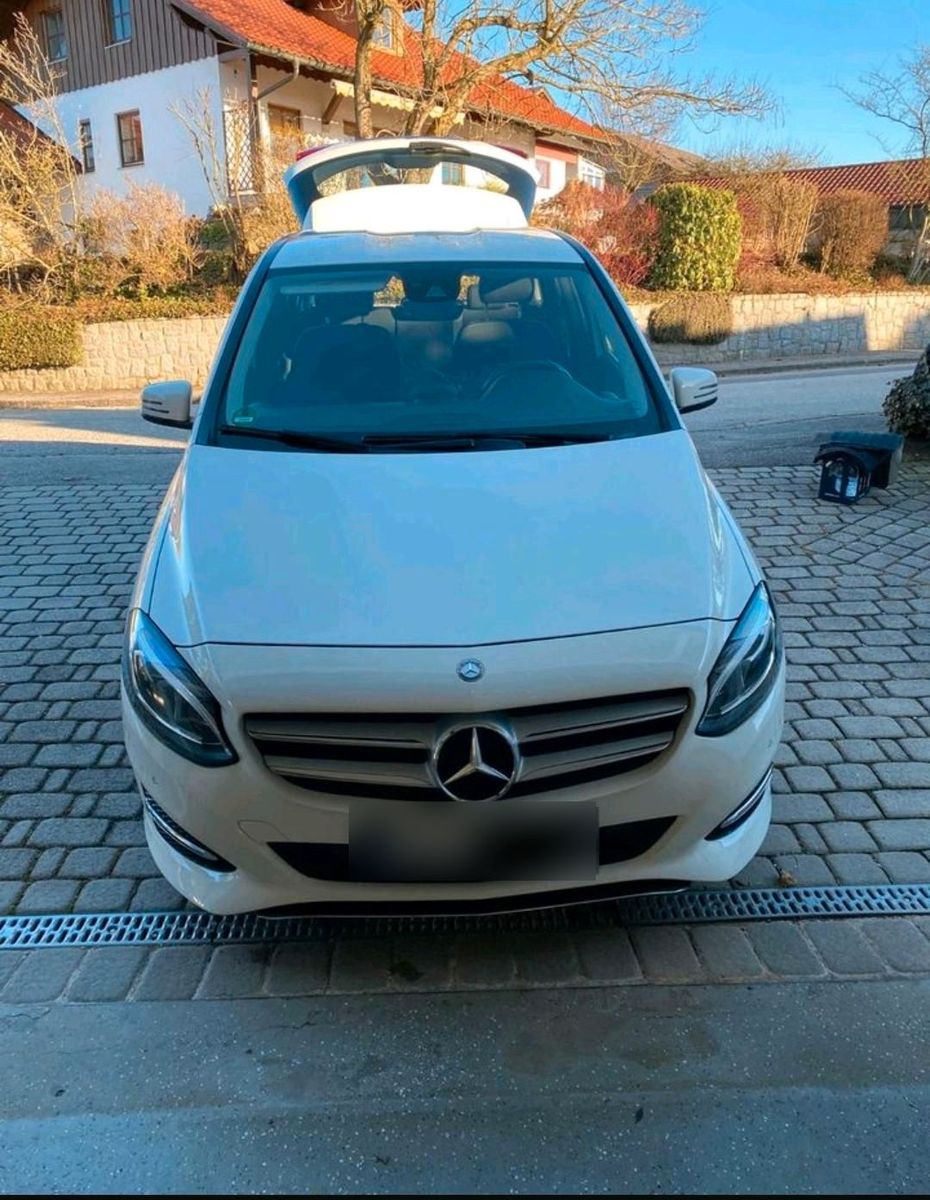MERCEDES-BENZ B 180