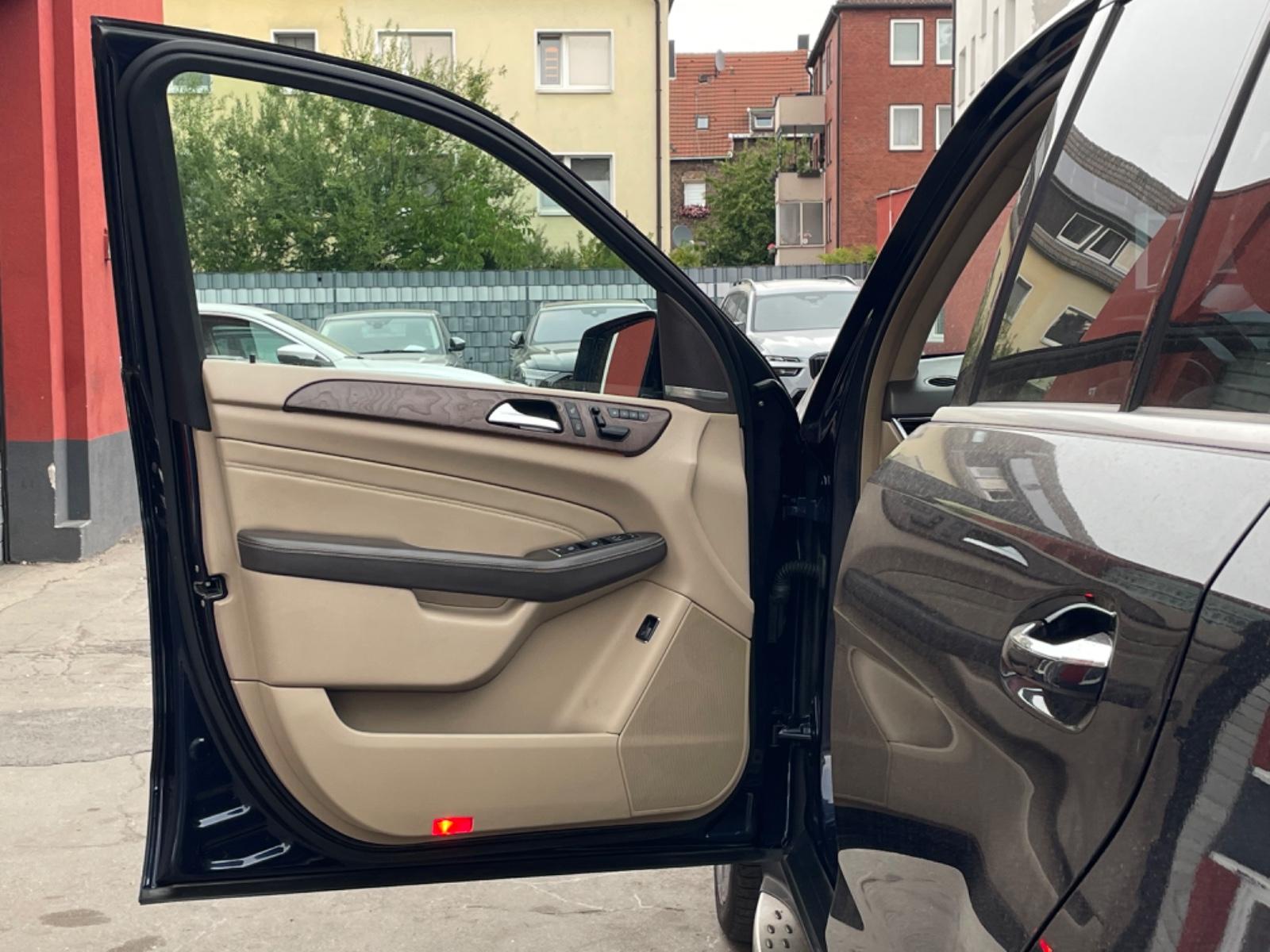 Mercedes-Benz ML 350 4Matic AMG /S-DACH/R-KAMERA/MEMORY/LEDER