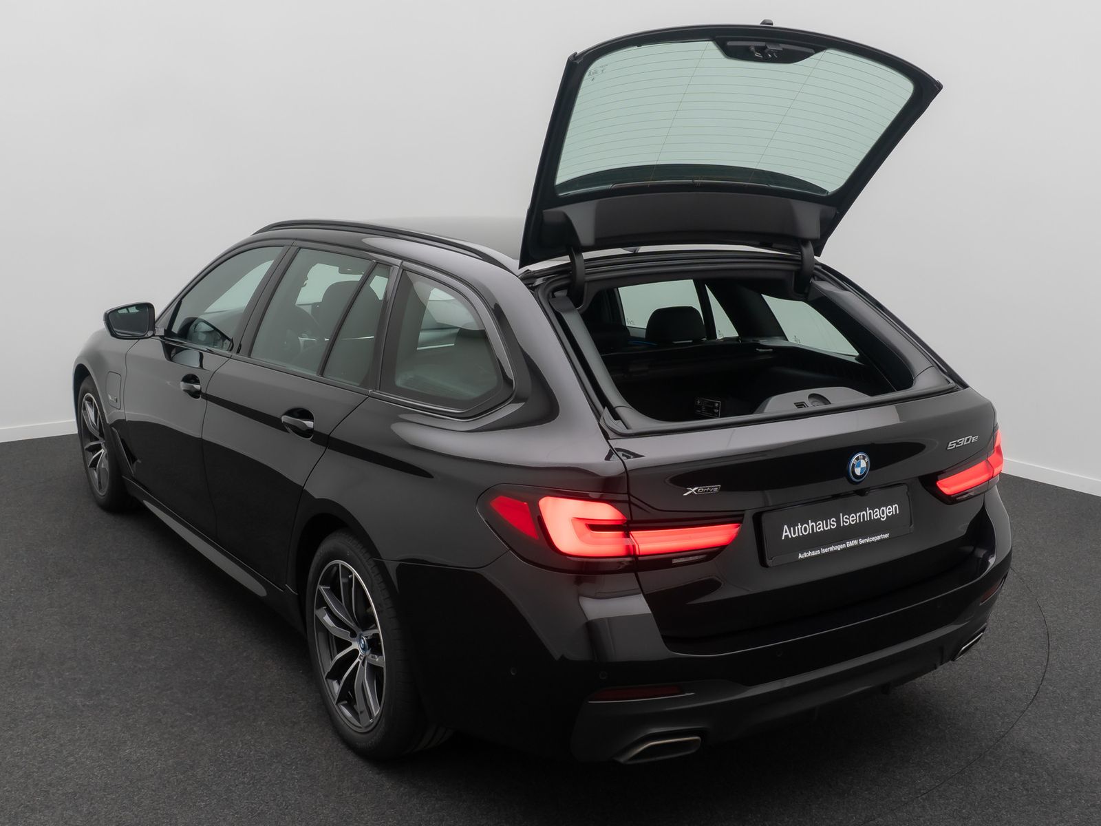 Fahrzeugabbildung BMW 530e xD M Sport HUD Komfort Laser 4xKlima DAB