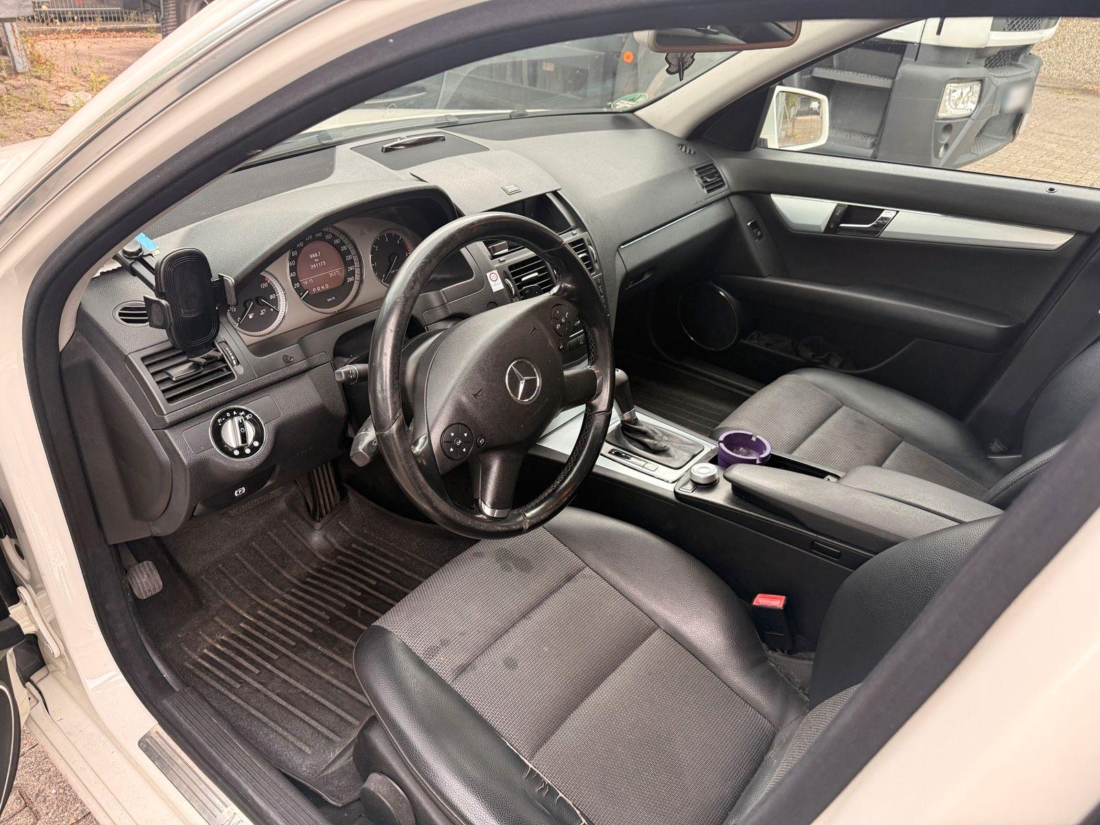 Mercedes-Benz C220 2009 — photo 10