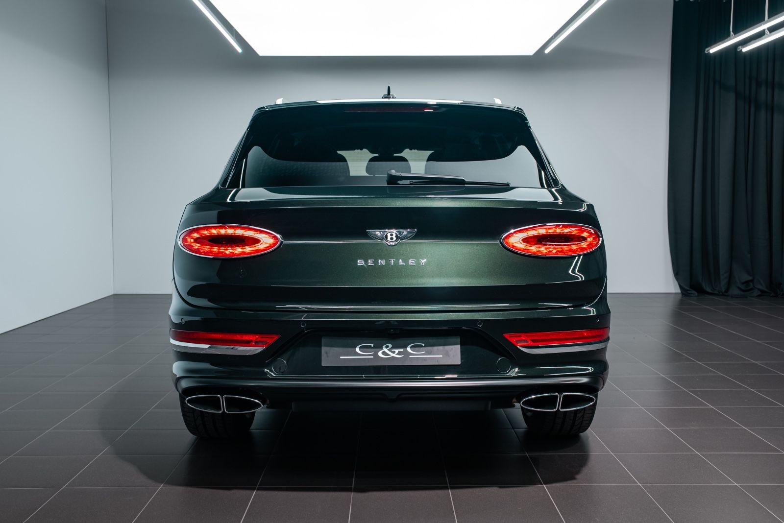 Fahrzeugabbildung Bentley Bentayga V8 FIRST EDITION/NAIM/TOURING SPEC