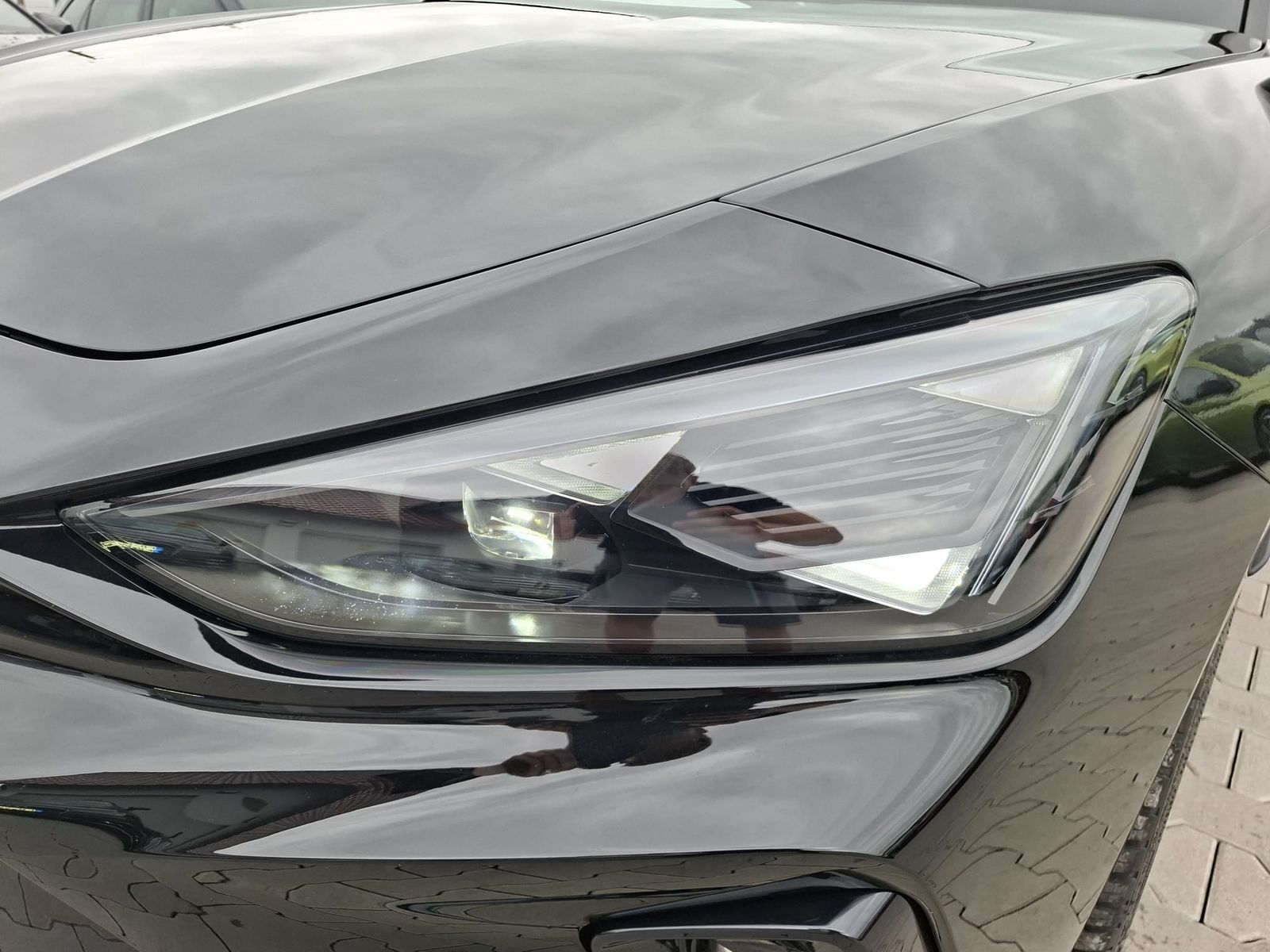 Fahrzeugabbildung CUPRA Leon 1.5 eTSI DSG AHK*DYNAMICA*EDGE*LED*5JGARAN.