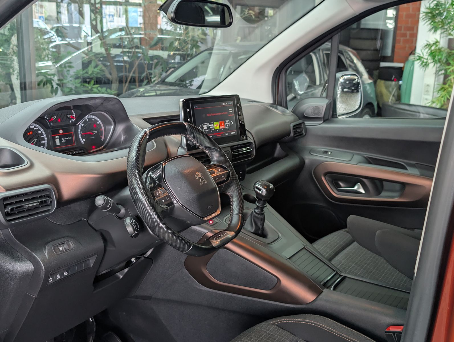 Fahrzeugabbildung Peugeot Rifter GT N1 L1 PANO XENON APP TEMP KAM ALU 17"