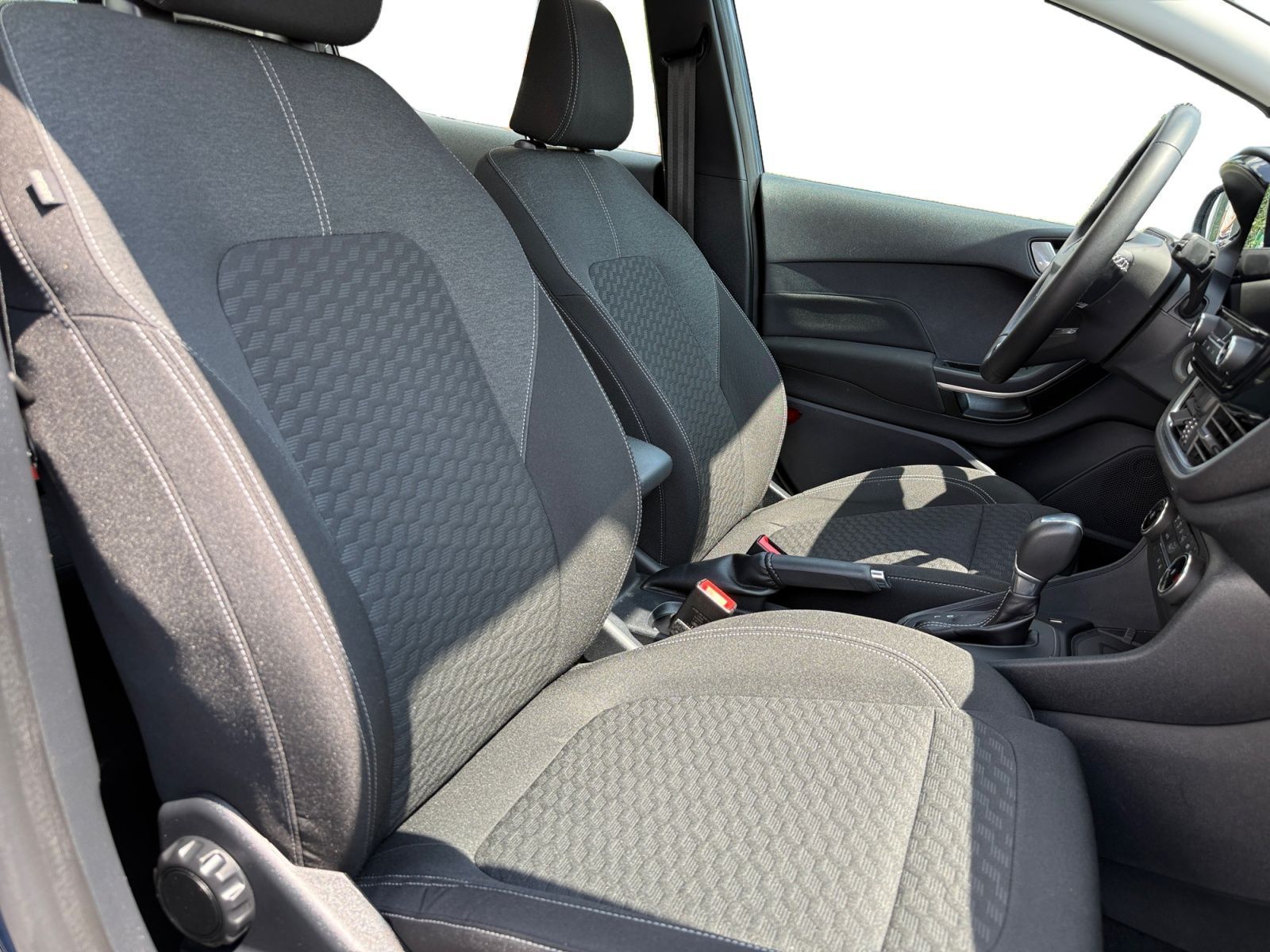 Fahrzeugabbildung Ford Fiesta Titanium 1,0 EcoBoost Aut. DSG/ACC/RFK