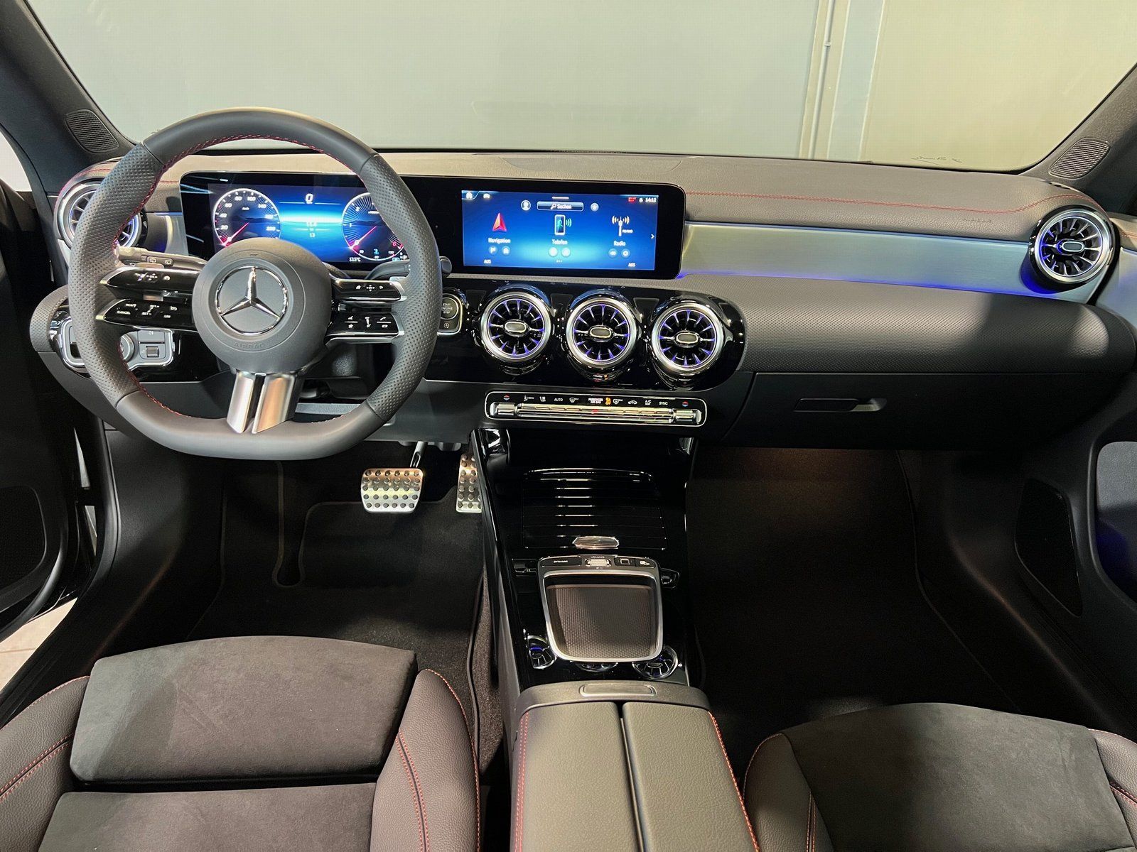 Mercedes-Benz CLA 200 d SB AMG Night Pano Totw 360° Sound 19 foto 5