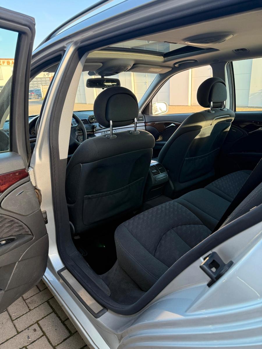 Mercedes-Benz E220 2005 — photo 12