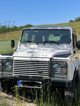Land Rover Defender 90 TD4 Station Wagon E E - Land Rover Defender mit Diesel-Antrieb: Geländewagen