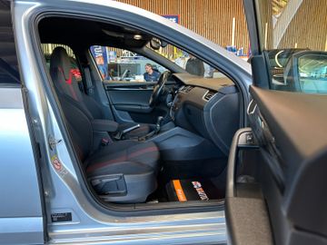 Skoda Octavia *LED*NAVI*2-ZONEN*CAM*CARPLAY*